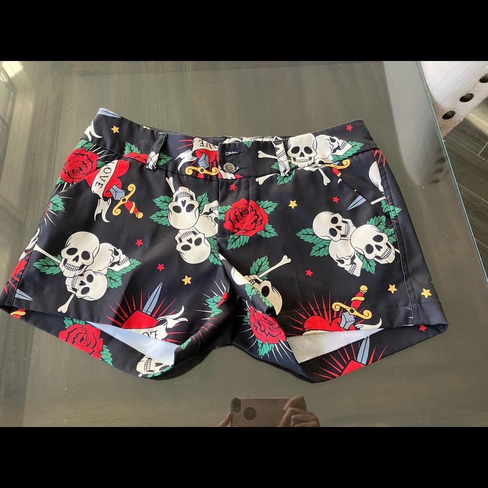 Loudmouth ladies golf shorts size 2 excellent Love & Skulls